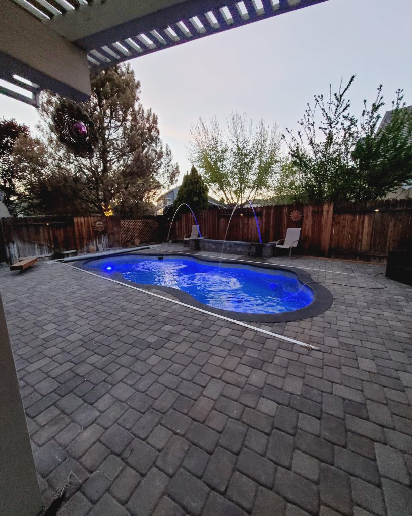 Freeform Bermuda 12'x26' Pool in Shale Gray in Sparks, Nevada